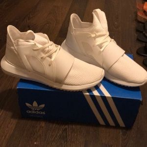 All white womens size 8 adidas sneakers